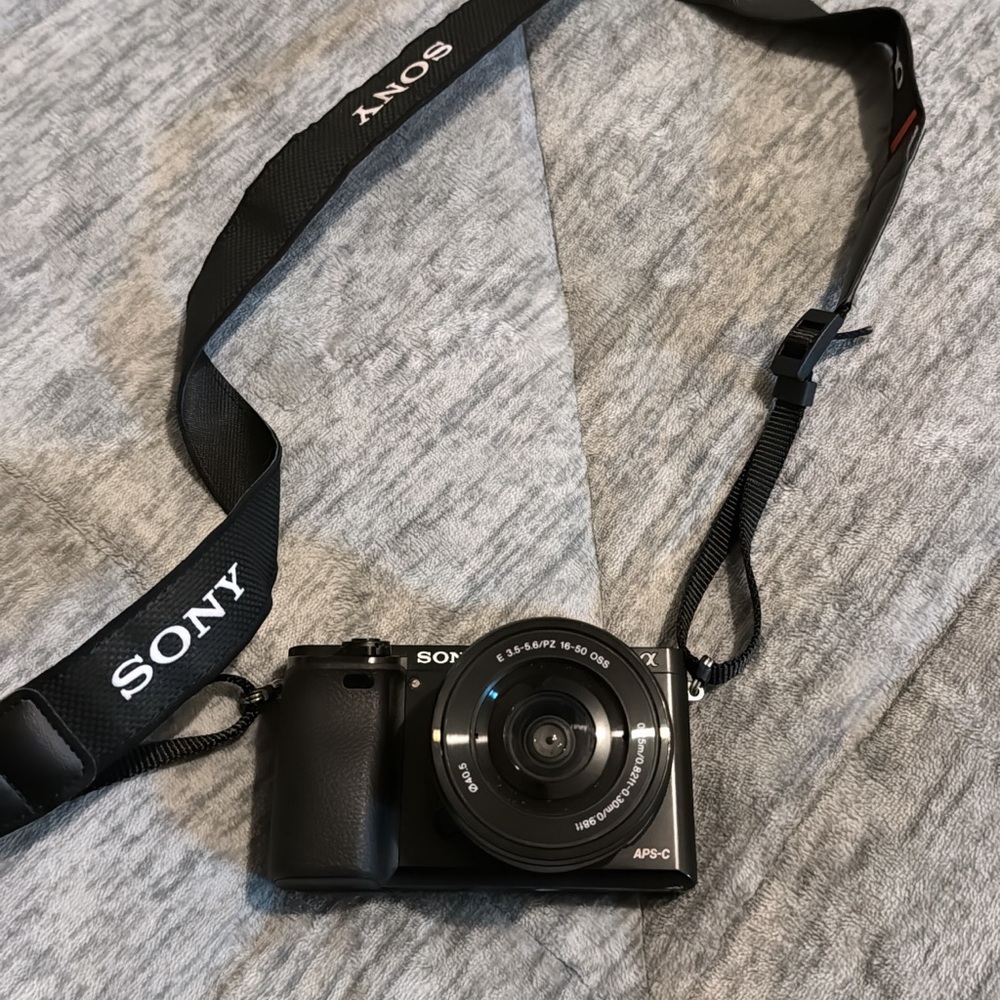 Sony - Alpha a6000 Mirrorless Camera with 16-50mm Retractable Lens - Black